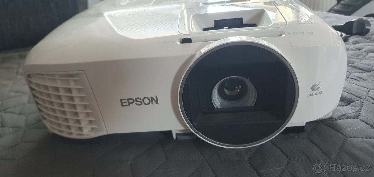 Projektor Epson EH-TW5600 + platno - 6