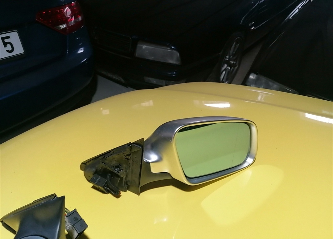 Prodám originál zrcátka Audi RS4 B5 2001 - 6