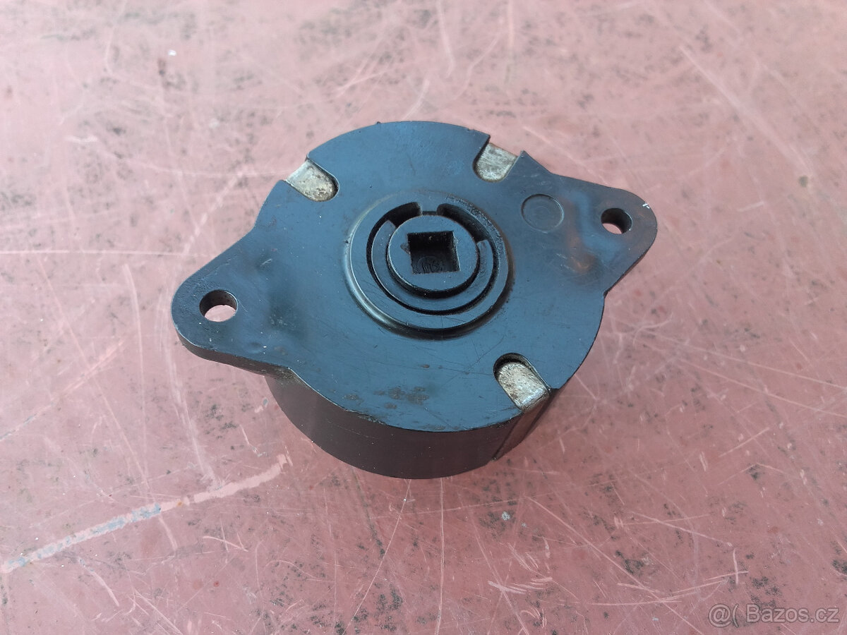 Wartburg - benzínová pumpa, kryt termostatu,spínací skříňka - 6