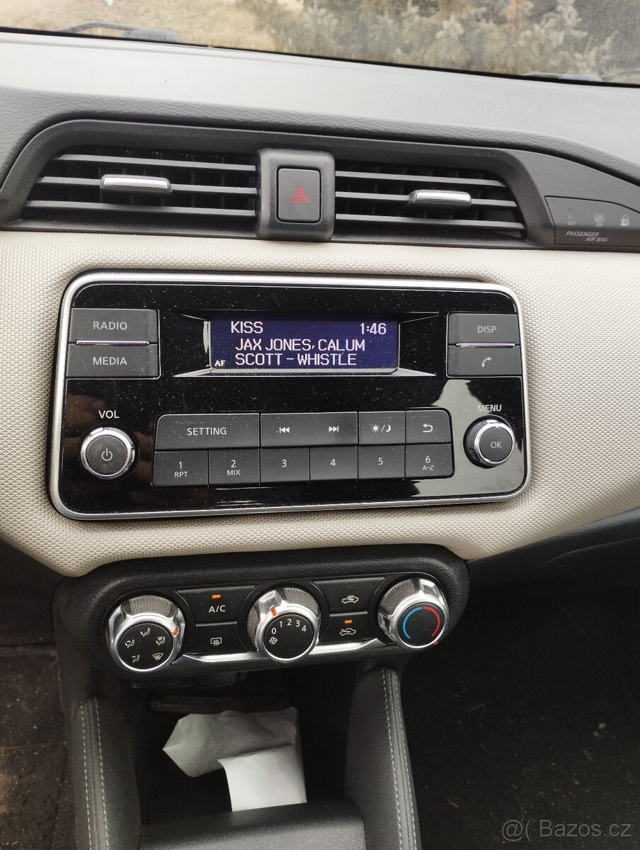 Nissan Micra 1.0i - 6