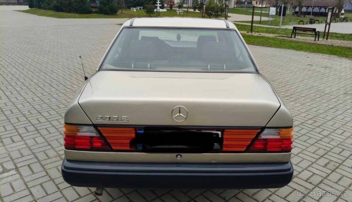 Mercedes-Benz 200E - 6