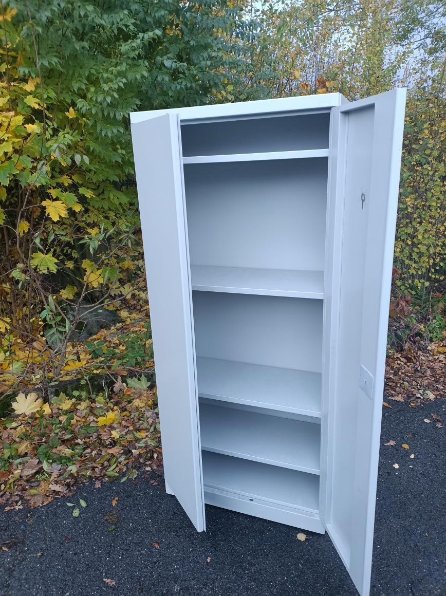 Zánovní plechová skříň - 6