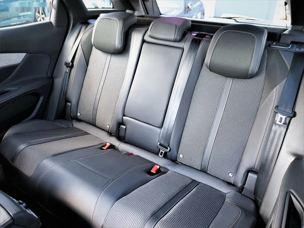 Peugeot 3008, GT Plug-in HYBRID 225 e-EAT8 - 6