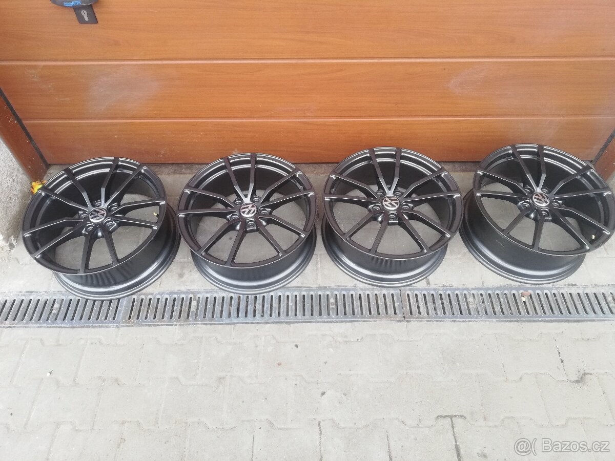 Kola VW prototyp r18 - 6