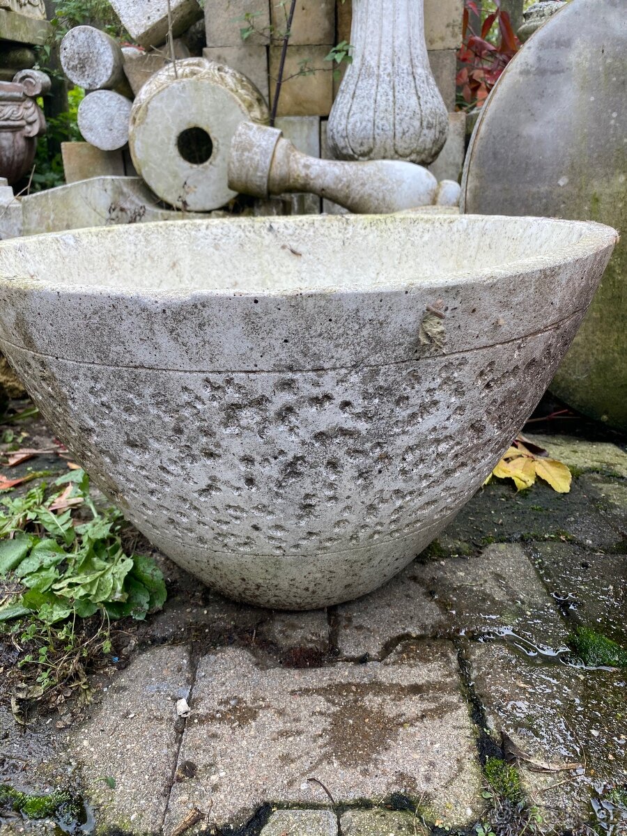 Betonové vázy, květináče, sloupy, podstavce, stolky TV - 6