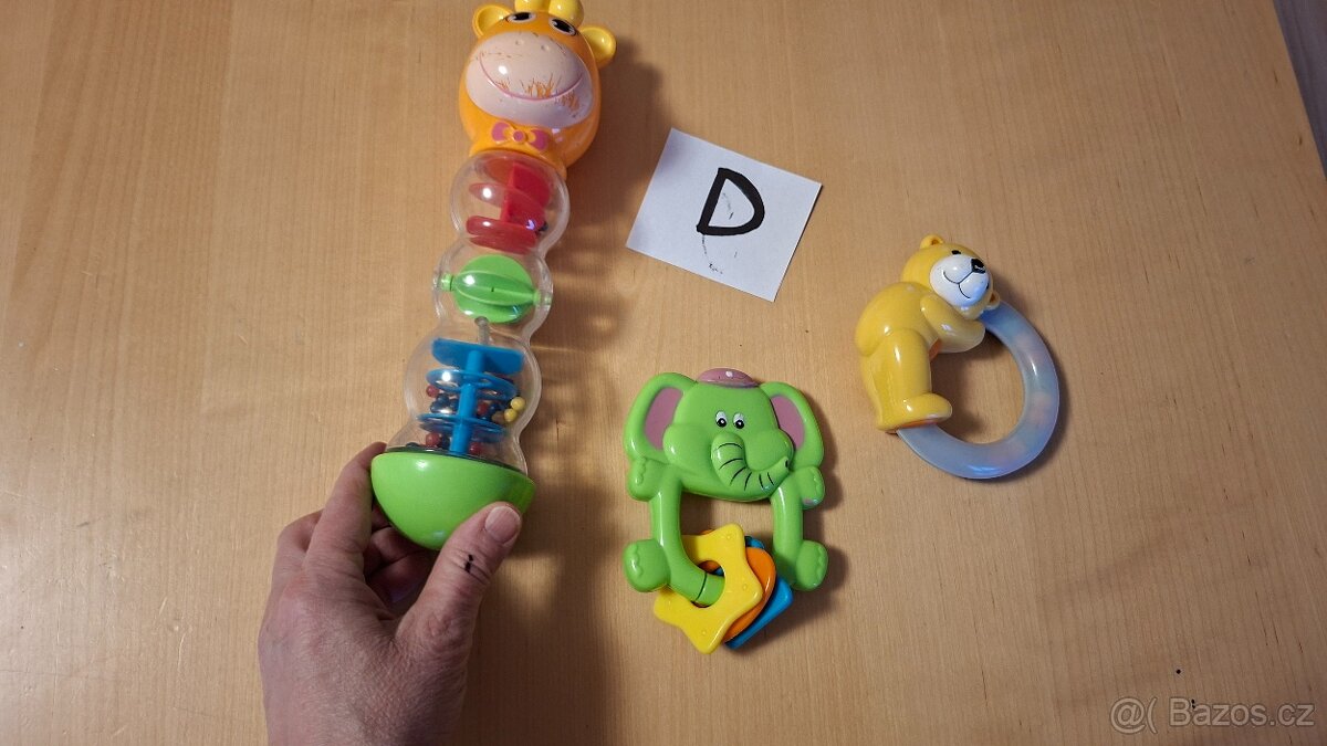 D - sada chrastítko, kousátko, žirafa - 6