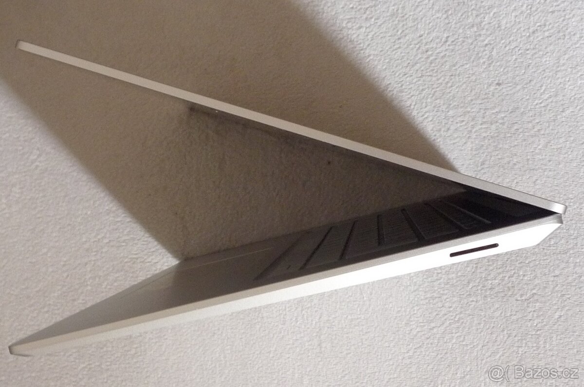 Microsoft Surface Laptop 3 15" 8GB RAM / 256GB - 6