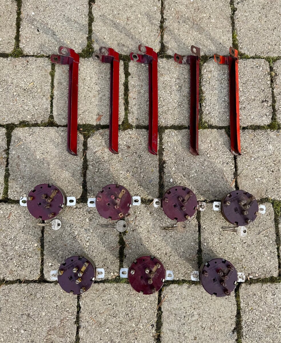 Jawa 250 350 panelka - drzaky a spinacky - 6