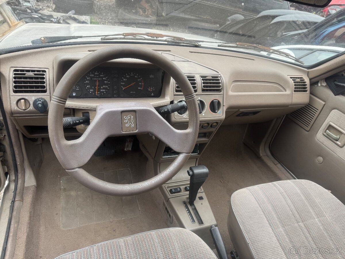 Díly z vozu Peugeot 205 automatik - 6