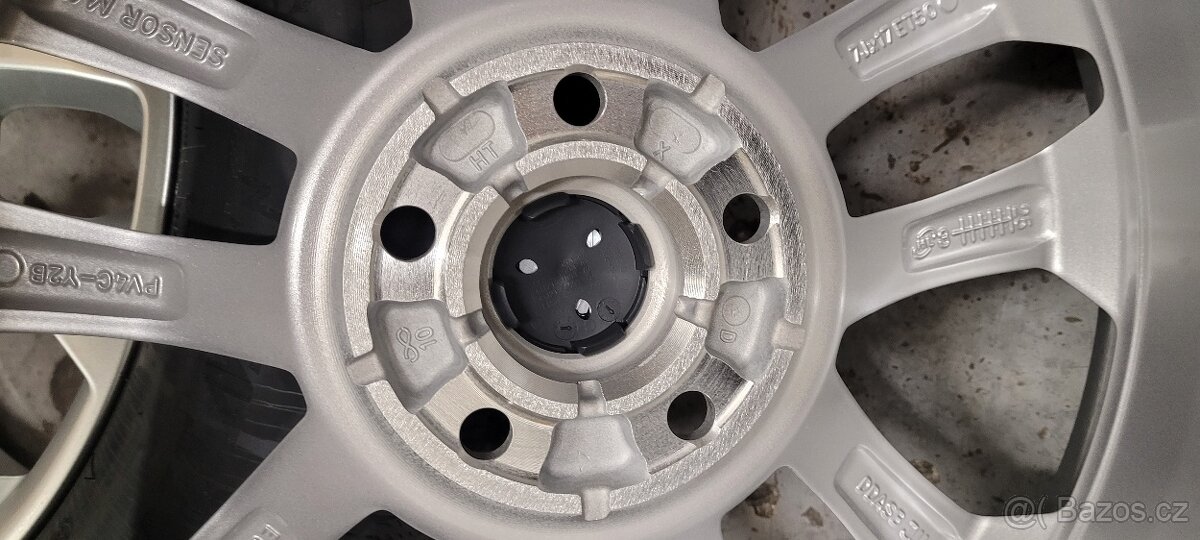 Ford Kuga:3.gen, 17' alu disky,zimni Dunlop, nové - 6
