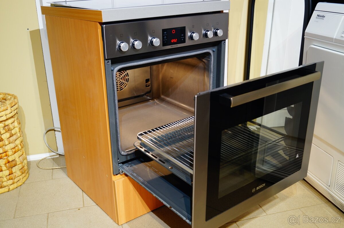 Nerezový vestavný sporák Bosch HEB73D352, vyjížděcí dveře - 6