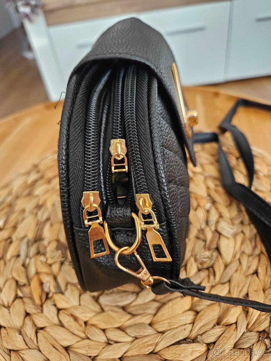 Krásná nová kabelka, tři oddělené kapsy - 6