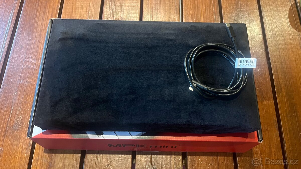 Midi klávesy AKAI MPK mini IV - 6