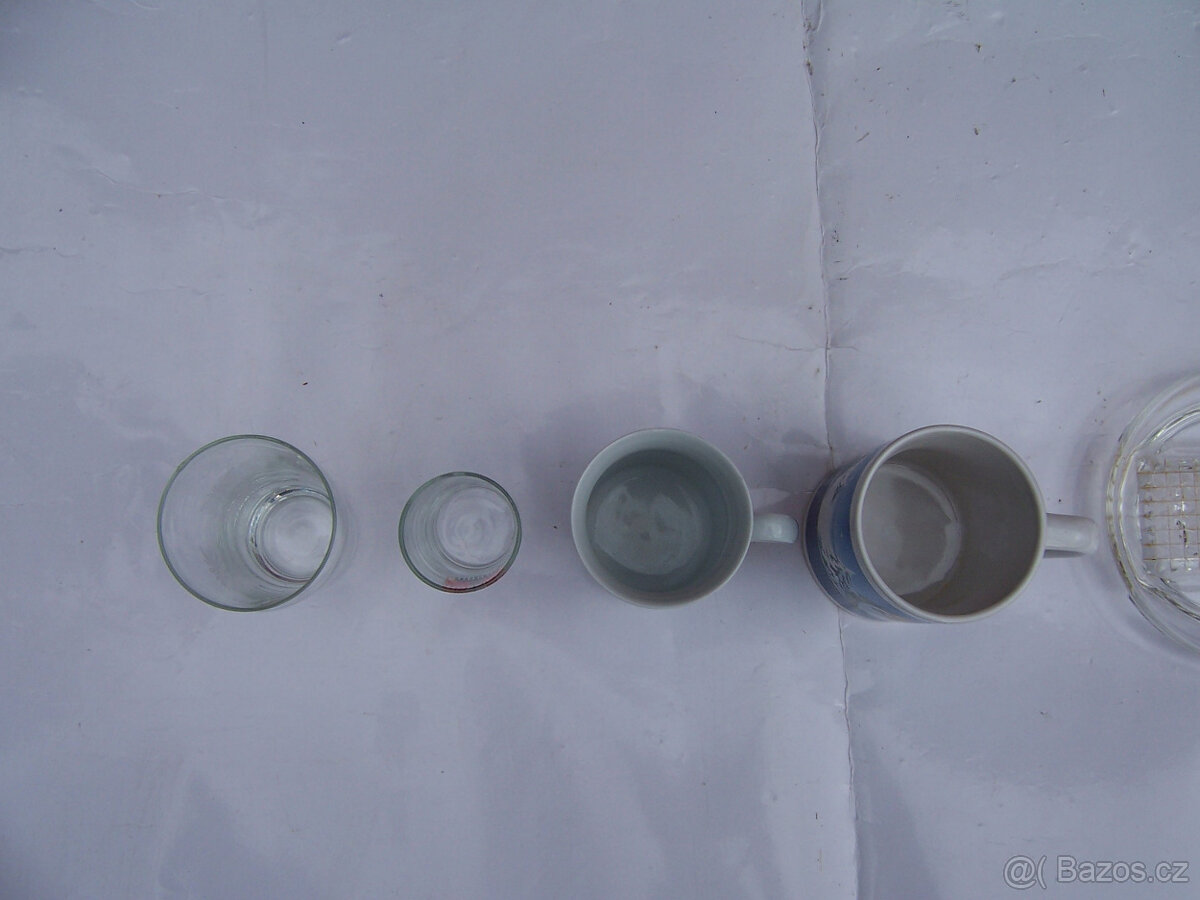 skleničky, hrníčky a skleněné struhadlo - 6