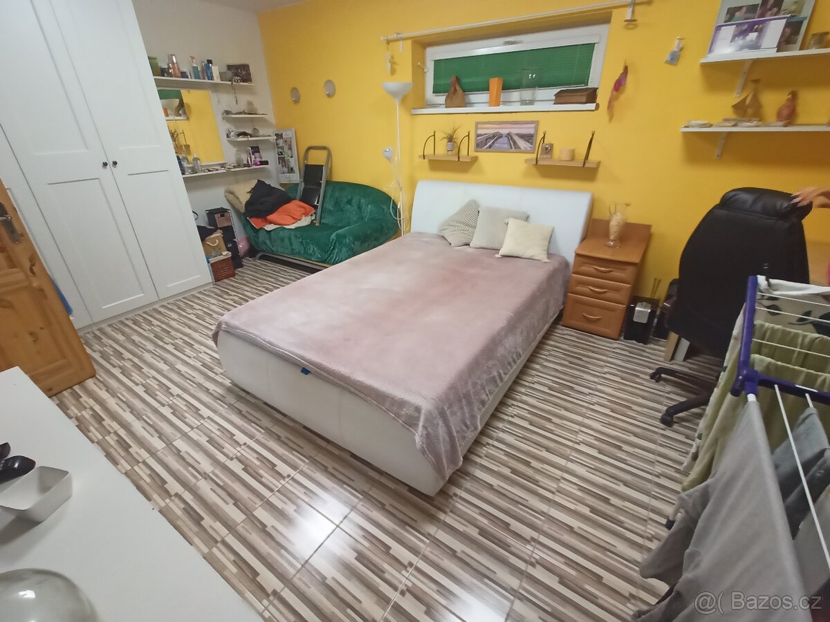 Kvalitní polohovací postel s úložným prostorem - 6