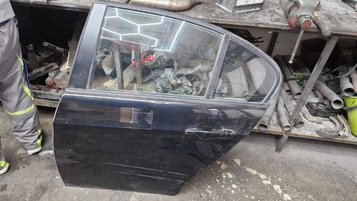 Prodám náhradní díli na BMW E90 - 6