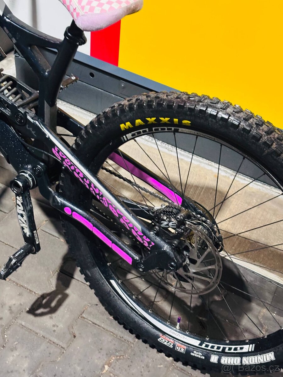 Prodám downhill kolo YT Tues 2018, velikost kol 27.5" - 6