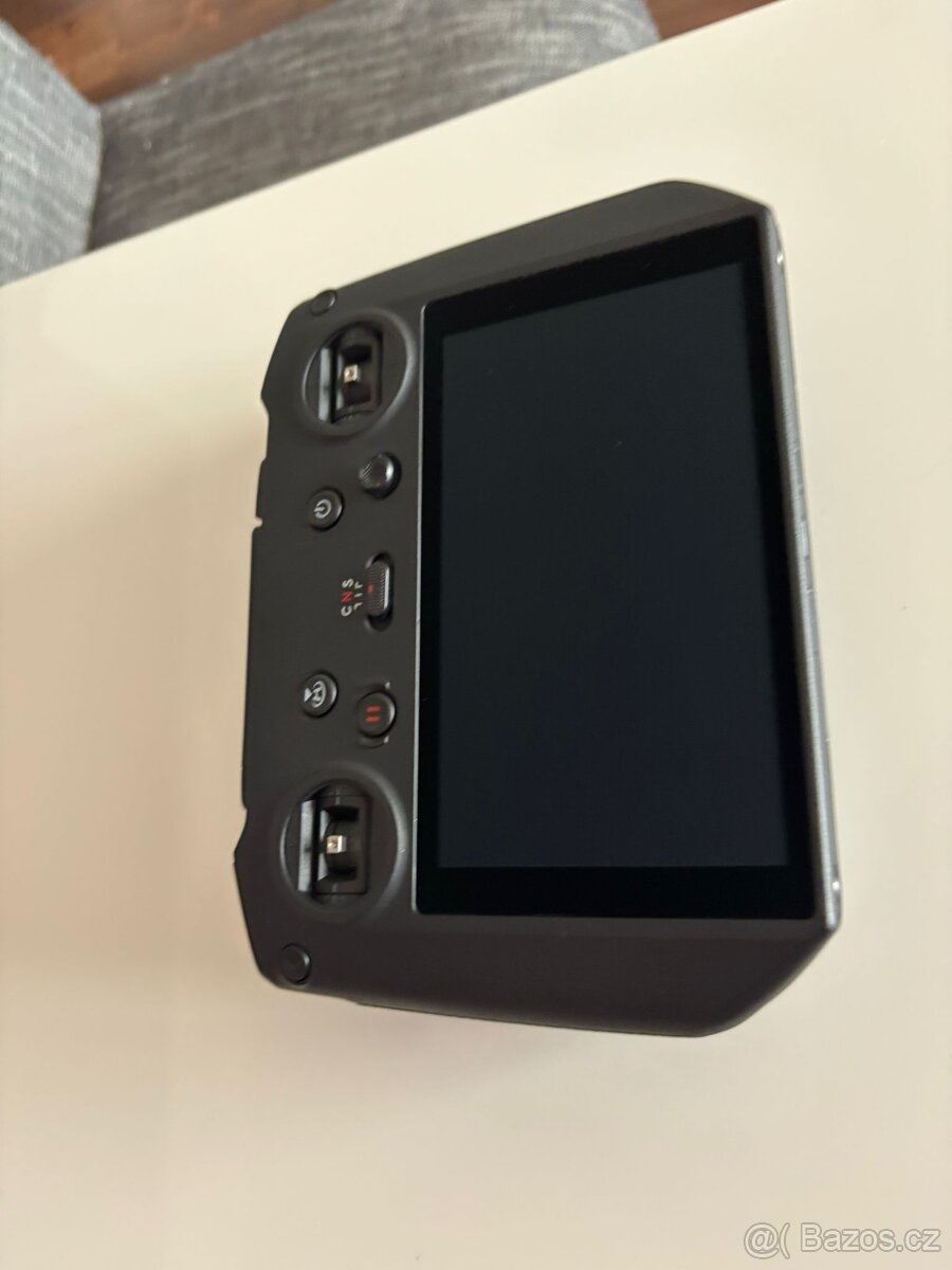 Prodám špičkový dron DJI Mavic 3 Pro Cine Premium Combo. - 6