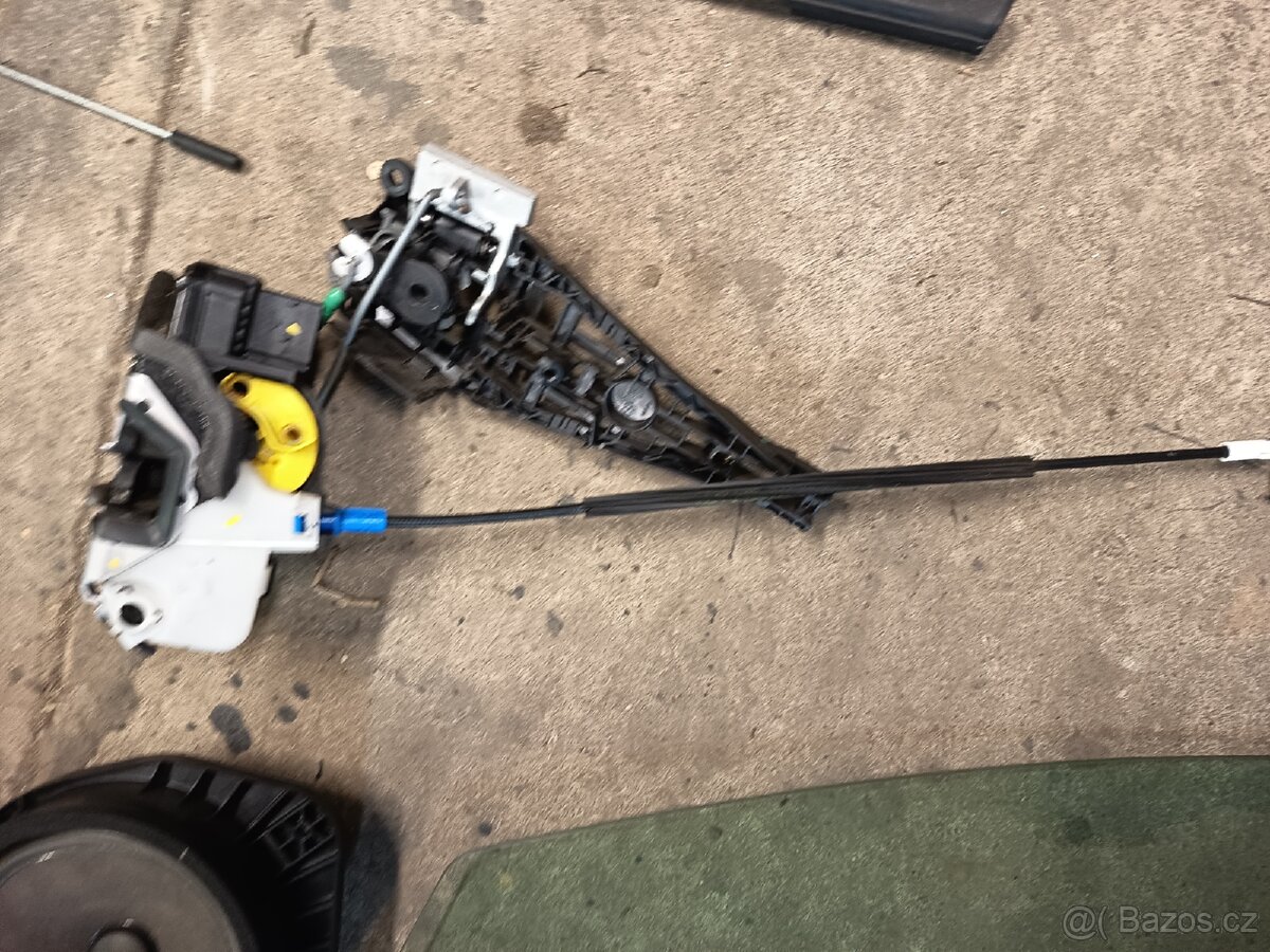 Opel Astra J řidičovy dveře - 6