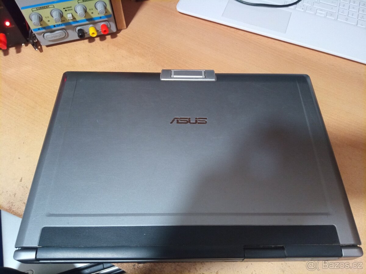 21...Asus F5RL - 6