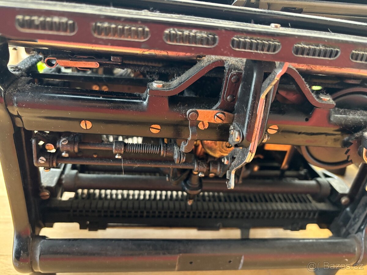 Starožitné psací stroje Continental a Olympia - 6