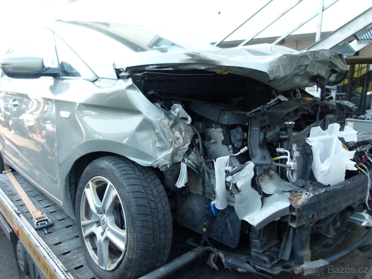 Kia carens 2015 1,7 N - 6