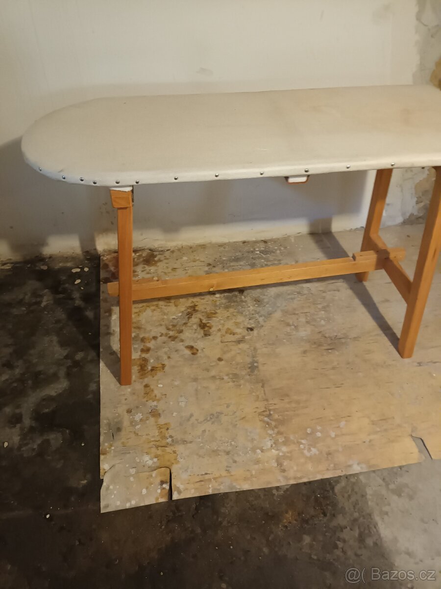 vysoce stabilní žehlící stůl - 6