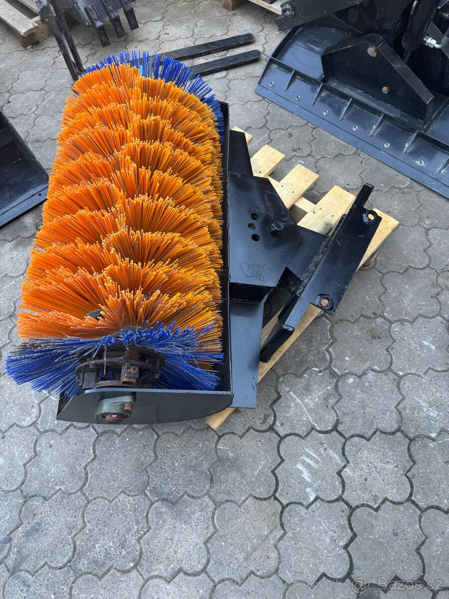 Nový Hydraulický smeták pro mininakladač - 6