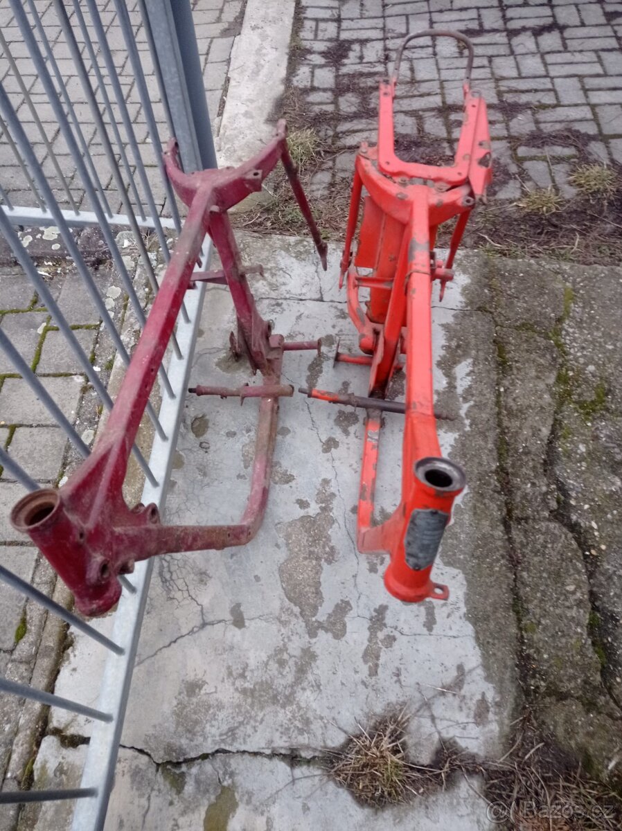 Jawa 250 /559 350 panelka kyvacka rám díly - 6