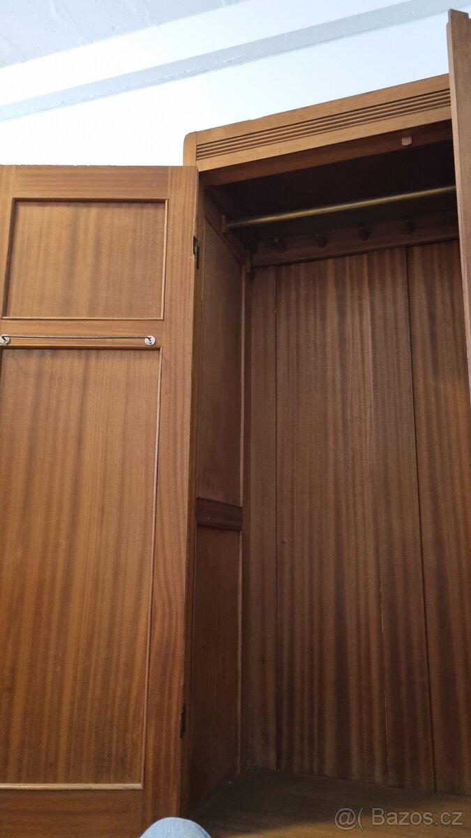 Dřevěná vykládání skříň - 6