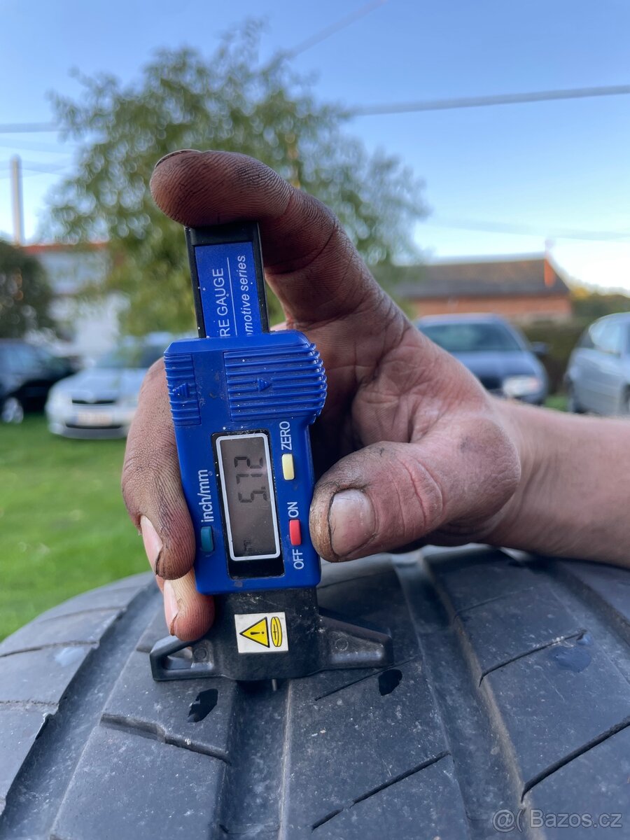 Dvourozměrná sada pneu Bridgestone 275/45 a 305/40 R20 - 6