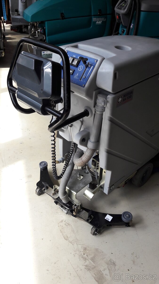 Podlahový mycí stroj Nilfisk BA 530S s vl. pojezdem - 6