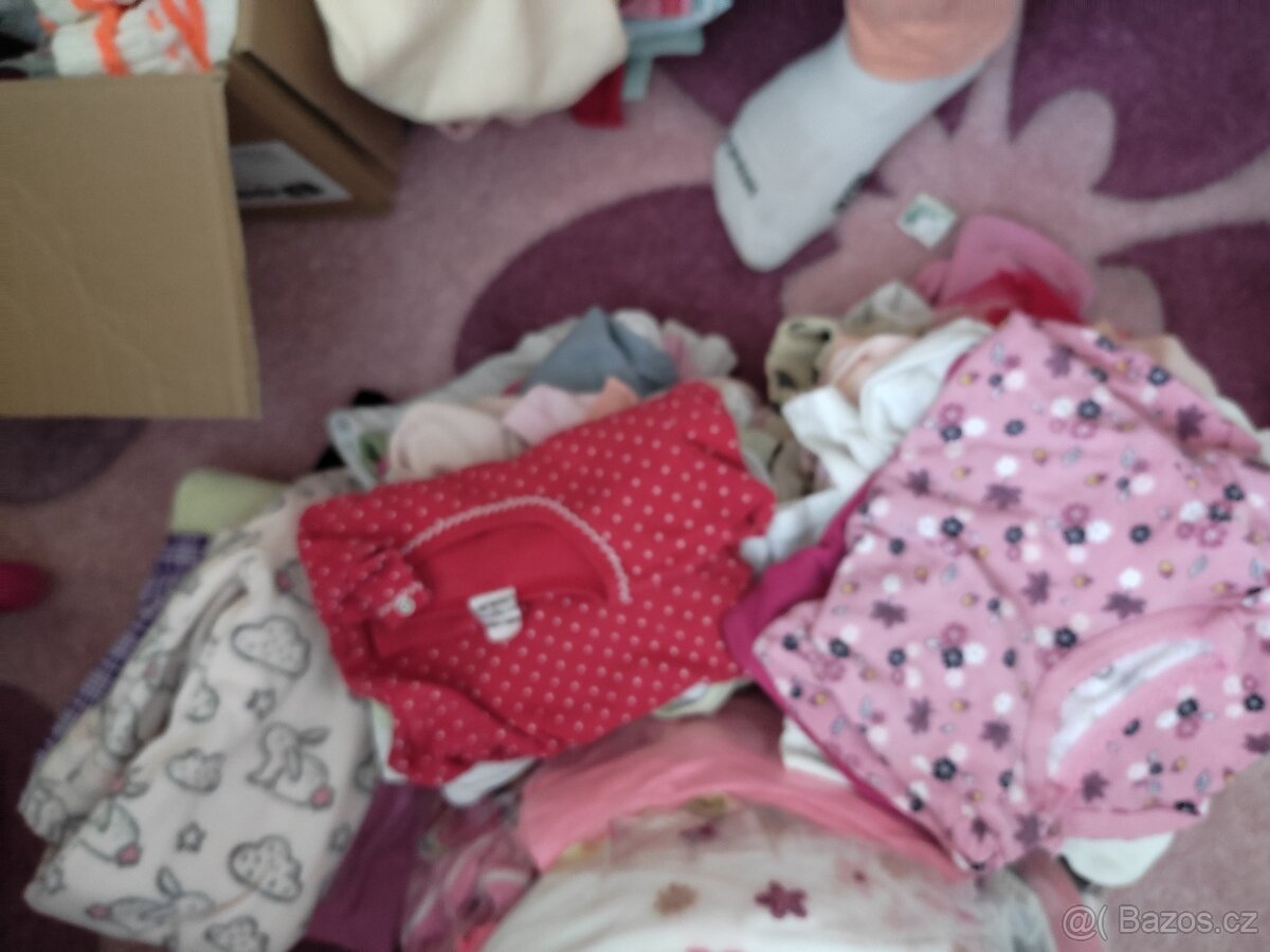 Dětské oblečení a různé potřeby pro holčičku - 6