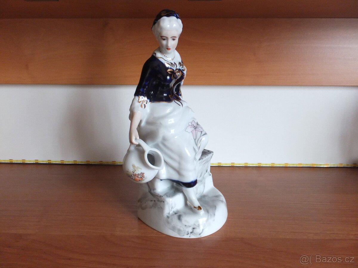Starožitná socha, dáma se džbánem zn. Janina Dikolenko. - 6