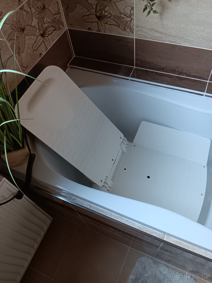 Výsuvné lehátko do vany. - 6