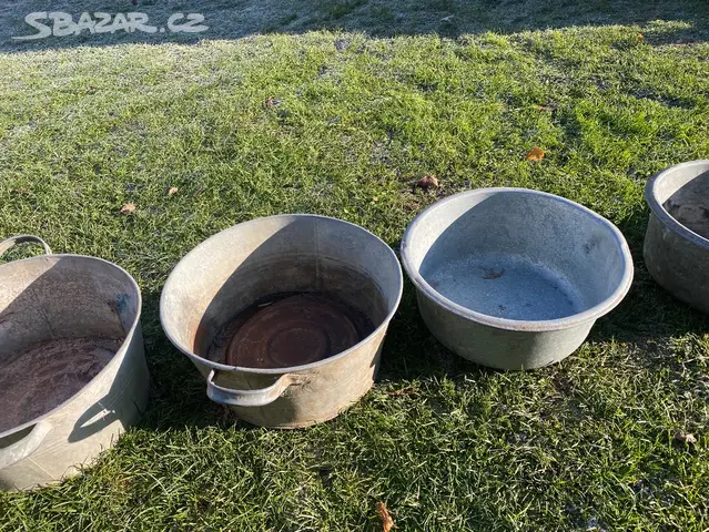 Stare plechove nadoby, pozinkovany hrnec, lavor - 6