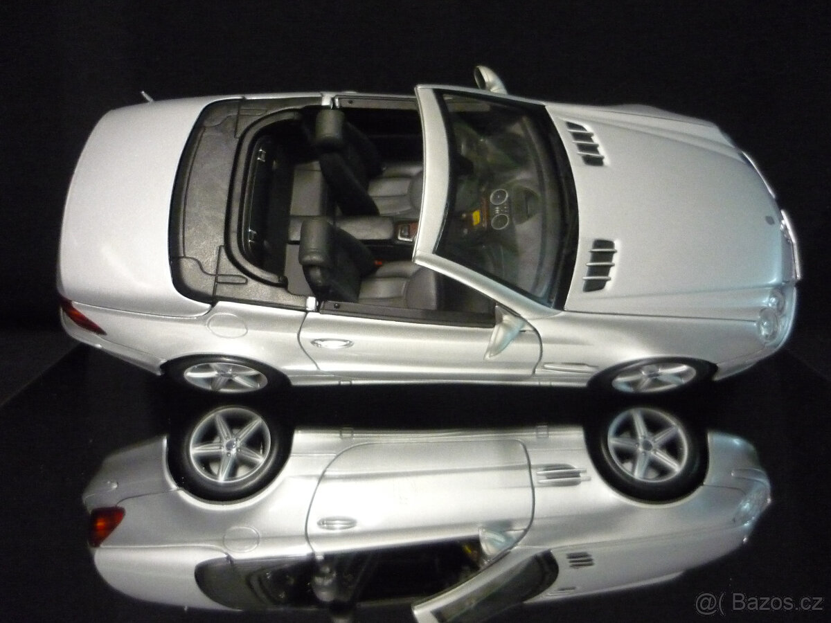 Mercedes Benz SL Class Maisto 1/18 - 6