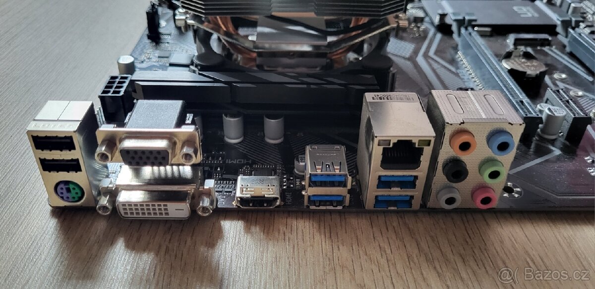 Základní deska Gigabyte s procesorem Intel a chladičem - 6