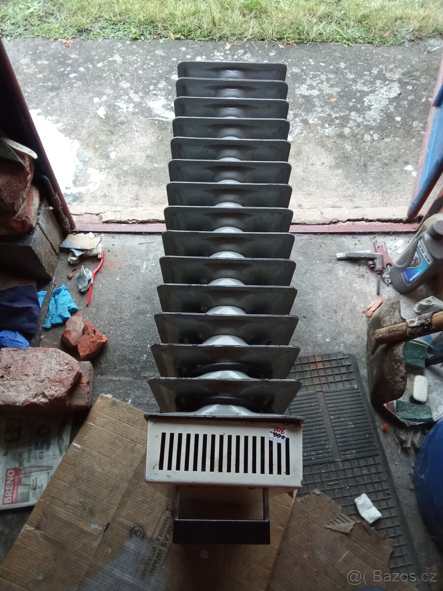 Skříně + noční stolky + stoly + topení - 6