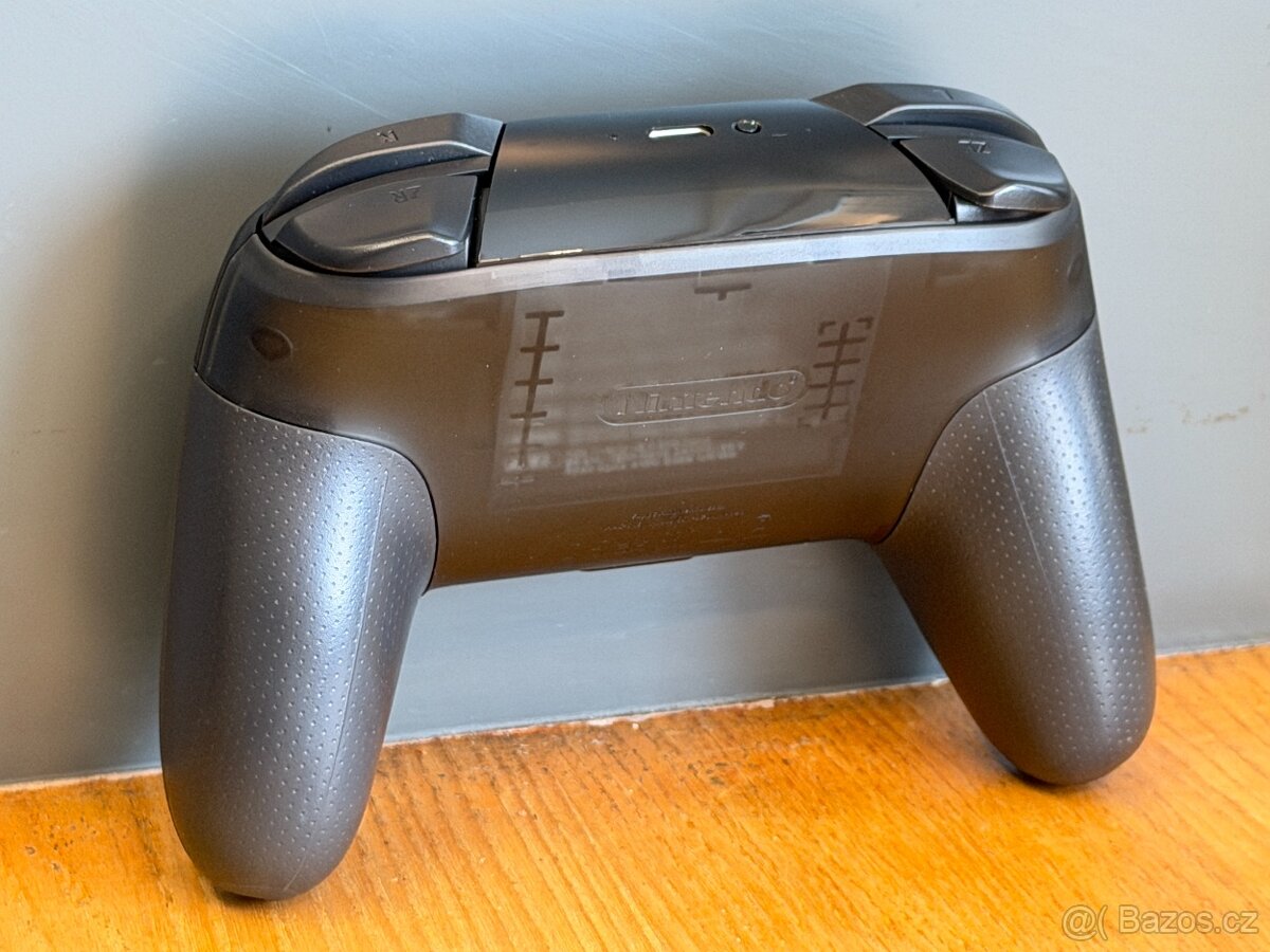 Nintendo Switch Pro Controller - NOVÝ - 6