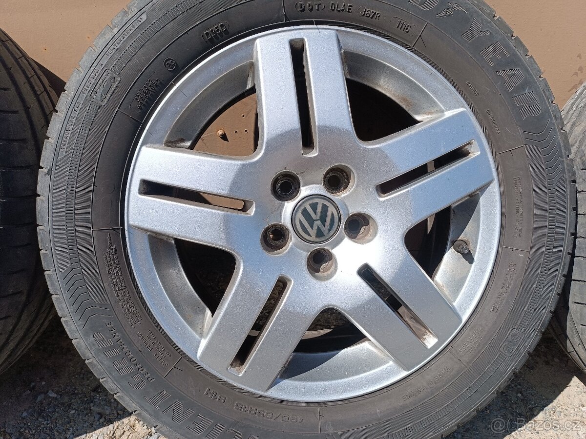 Kola VW r15 - 6
