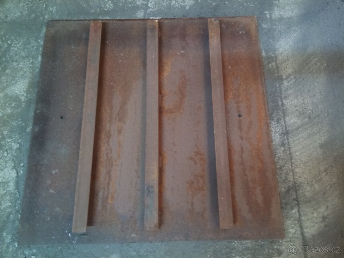 Prodám použitý plechový poklop 96,5cm x 96,5cm bez rámu - 6
