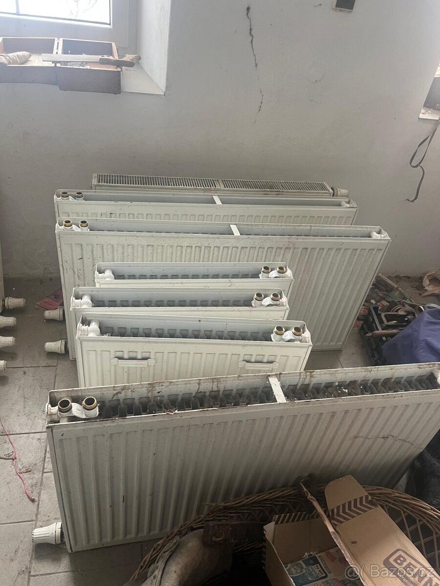 Prodám bílé deskové radiátory – 500 Kč/kus - 6