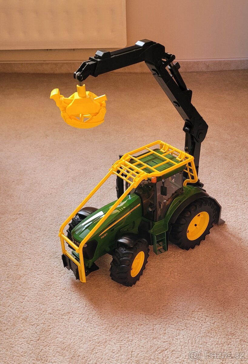 Bruder lesny traktor John Deere 7930 - 6