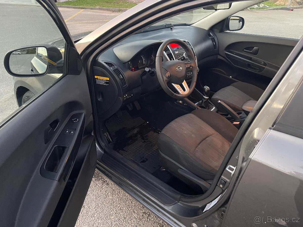 Kia Ceed ED 1.6 benzín cvvt kombi 2012 pofacelift - 6