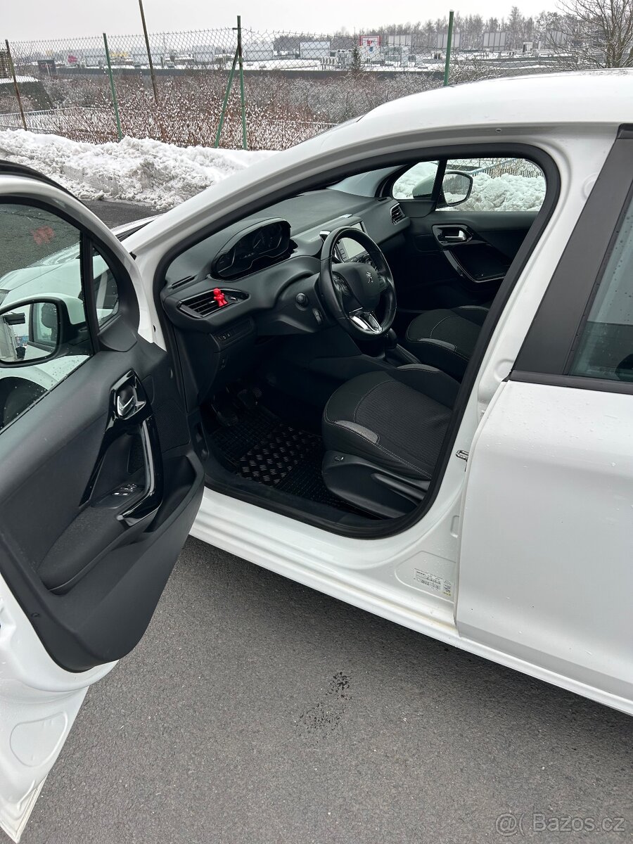 Peugeot 208 - 6