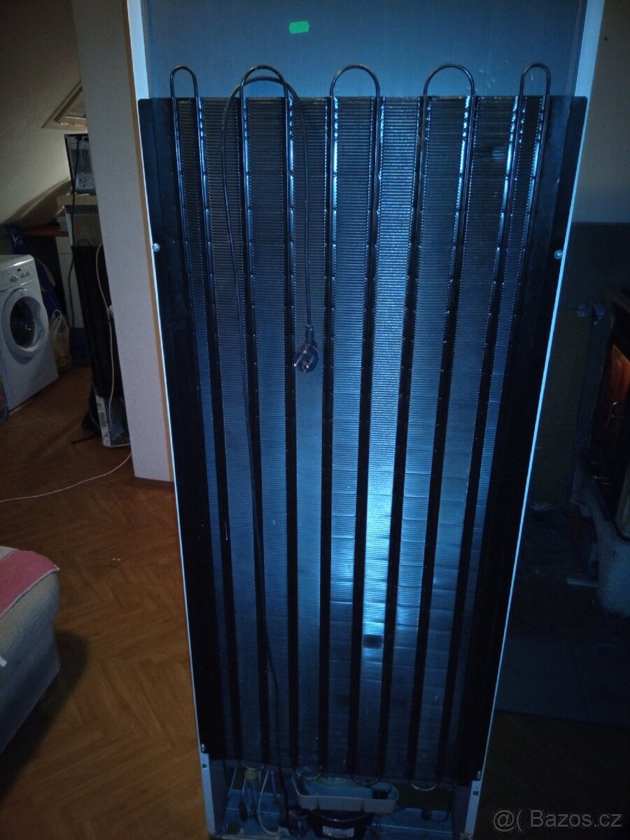 Vysoká lednice s mrazákem Zn.indesit - 6