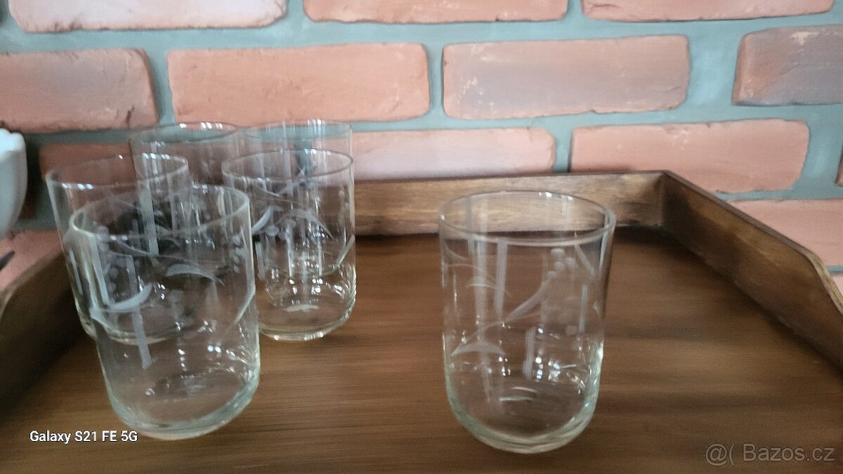 SKLENIČKY STAROŽITNÉ BROUŠENÉ SKLO- KRÁSNÝ MOTIV 6ks - 6