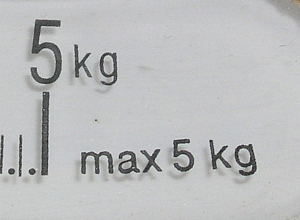 nůž,obal,váha kuchyň.do 5 kg 50,- talíř do MW 26,5 cm 100,- - 6