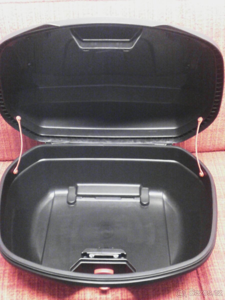 Velký kufr na motorku nebo skútr - 56 litrů,na 2 helmy. Nový - 6